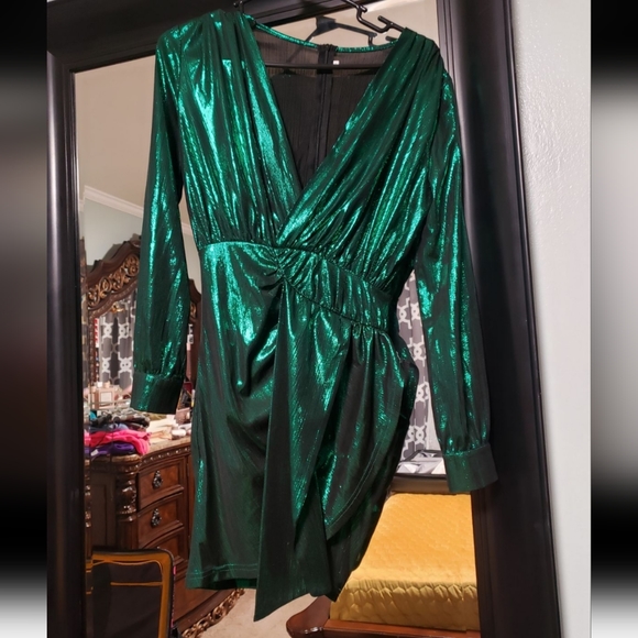 ALVONA - METALLIC GREEN DRAPE MINI DRES - Picture 5 of 14